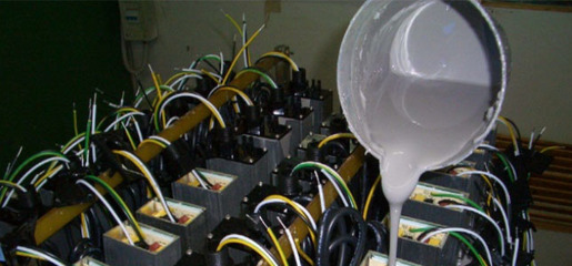 電子真空器件制造中的灌膠工藝全面指導(dǎo) 人工、機(jī)器與環(huán)氧樹脂操作詳解
